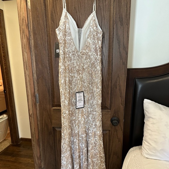 NWT City Studio Gorgeous full length formal dress - Picture 2 of 8